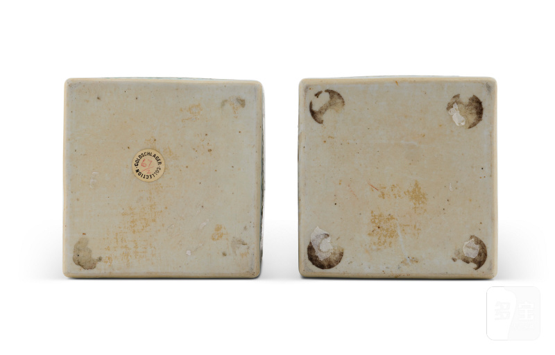 PAIRE DE BOUTEILLES COUVERTES CARRÉES EN PORCELAINE DE LA FAMILLE VERTE  CHINE, DYNASTIE QING, ÉPOQUE KANGXI (1662-1722) - 图4